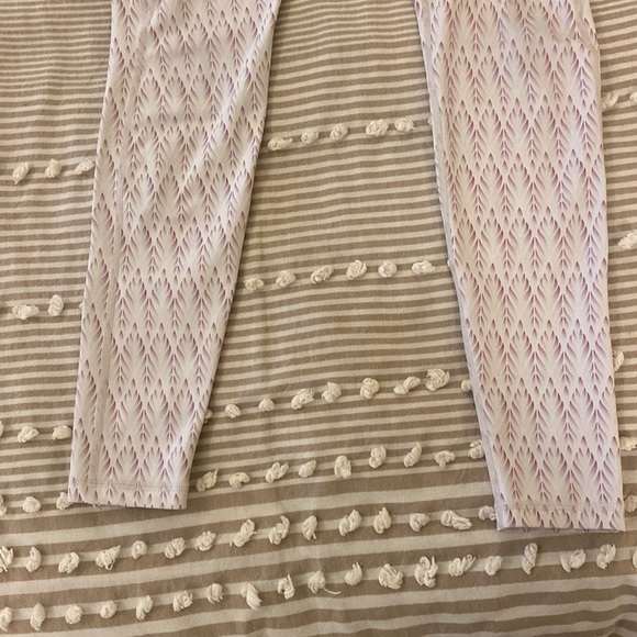 BuffBunny Onyx High Rise Leggings in Oasis Print - Picture 9 of 16